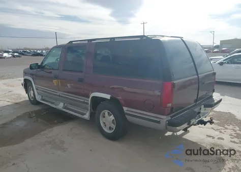 1997 Chevrolet Suburban 1500 z USA, uszkodzony, nr VIN 3GNEC16R0VG102451
